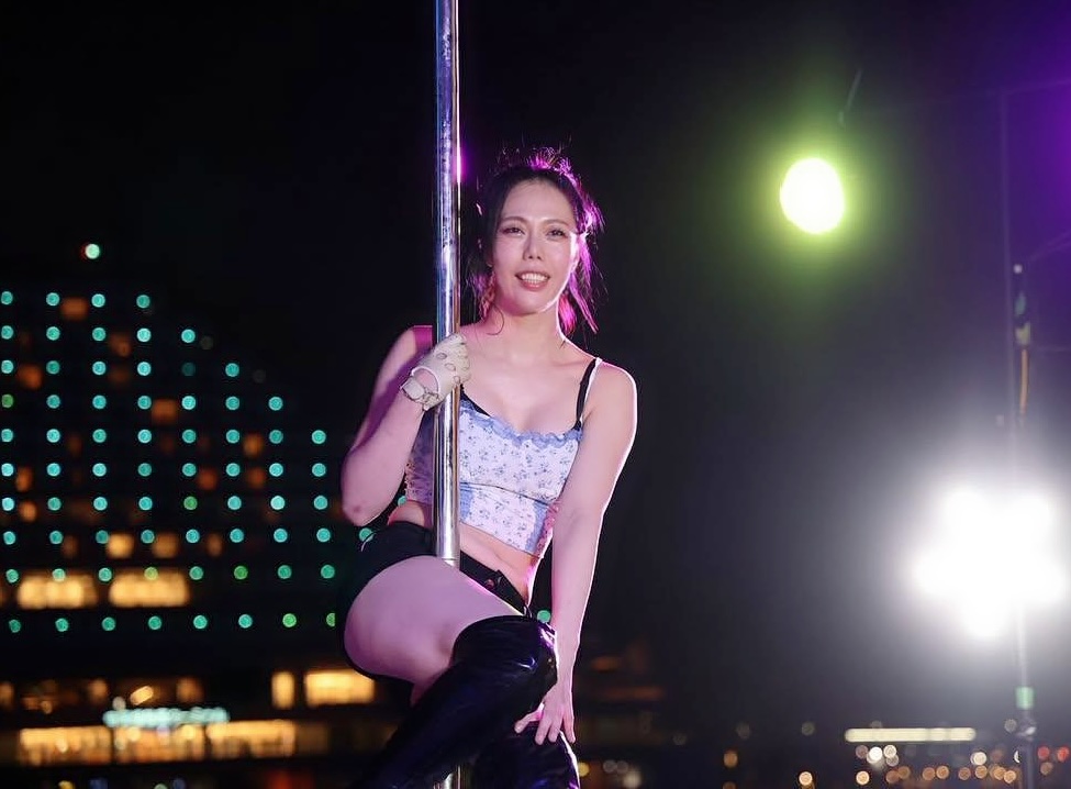 ポールダンサー 芹沢 梨奈｜StageCast