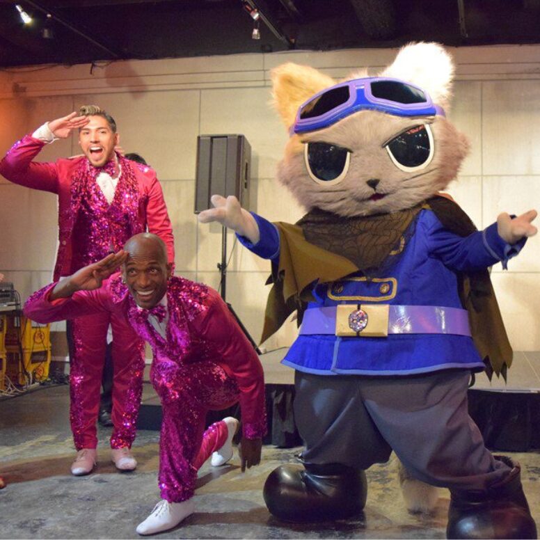 ナンジャタウンで行われたキャラクターショーとダンサーによるパフォーマンスの写真。StageCast登録アーティストが出演。