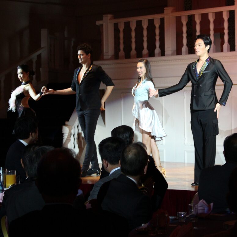 成田商工会議所のイベントで披露されたダンスステージの写真。StageCast登録アーティストによるパフォーマンス。